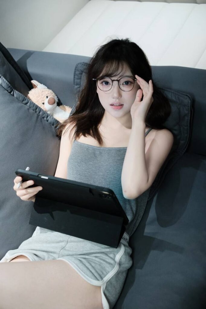 东莞传媒生包养